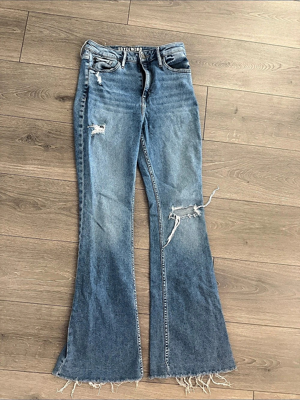 Idyllwind Women's Distressed Flare Jeans Size 6 in Blue